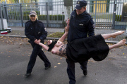 Femen Protest vor der Iranischen Botschaft, Berlin