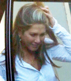 Jennifer Aniston ditches engagement ring during lunch date at Tavern