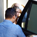 Jennifer Aniston ditches engagement ring during lunch date at Tavern