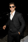 Robin Thicke celebrates Halloween with some pretty ladies at the Los Angeles Theater **NO Australia, New Zealand**