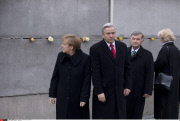 Merkel, Wowereit - Berlin Wall