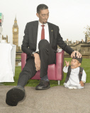 Tallest living man meet the shortest man,England, 13.11.14