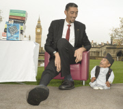 Tallest living man meet the shortest man,England, 13.11.14