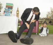 Tallest living man meet the shortest man,England, 13.11.14