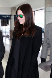 Jessica Biel keeps her Baby Bump hidden at LAX