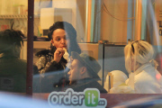 *EXCLUSIVE* FKA Twigs grabs some Cream Puffs with her Band Members