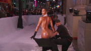 KIM KARDASHIAN SNOW-BLOWER
