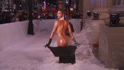 KIM KARDASHIAN SNOW-BLOWER