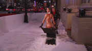 KIM KARDASHIAN SNOW-BLOWER