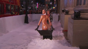 KIM KARDASHIAN SNOW-BLOWER