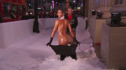 KIM KARDASHIAN SNOW-BLOWER