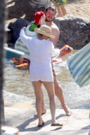 *EXCLUSIVE* **NO WEB, MUST CALL FOR PRICING** Anna Faris and Chris Pratt have a romantic getaway in Maui with baby Jack