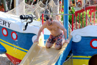 *EXCLUSIVE* **NO WEB, MUST CALL FOR PRICING** Anna Faris and Chris Pratt have a romantic getaway in Maui with baby Jack