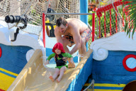 *EXCLUSIVE* **NO WEB, MUST CALL FOR PRICING** Anna Faris and Chris Pratt have a romantic getaway in Maui with baby Jack