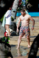 *EXCLUSIVE* **NO WEB, MUST CALL FOR PRICING** Anna Faris and Chris Pratt have a romantic getaway in Maui with baby Jack