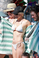 *EXCLUSIVE* **NO WEB, MUST CALL FOR PRICING** Anna Faris and Chris Pratt have a romantic getaway in Maui with baby Jack