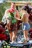 *EXCLUSIVE* **NO WEB, MUST CALL FOR PRICING** Anna Faris and Chris Pratt have a romantic getaway in Maui with baby Jack