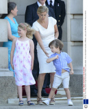 Olympic Torch Relay passes through Buckingham Palace, London, Britain - 26 Jul 2012