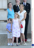 Olympic Torch Relay passes through Buckingham Palace, London, Britain - 26 Jul 2012