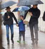 Julianna Margulies and her family enjoy a New York rainy day 