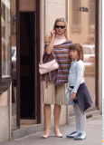 MICHELLE HUNZIKER + TOCHTER AURORA - SHOPPING IN MAILAND