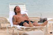 *EXCLUSIVE* Keith Urban shows off his fit physique at the age of 47 **NO WEB, MUST CALL FOR PRICING**