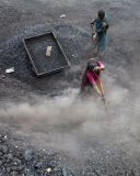women labor working in dusty environment