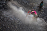 women labor working in dusty environment