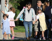 PREMIUM EXCLUSIVE Jennifer Garner picking up her girls from school