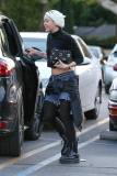 *EXCLUSIVE* Miley Cyrus maintains her look with a visit to Urban Outfitters