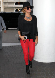 Paris Hilton dressed to the 9's for air-travel