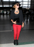 Paris Hilton dressed to the 9's for air-travel
