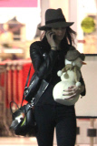*EXCLUSIVE* Kendall Jenner and Hailey Baldwin go holiday shopping