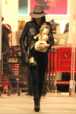 *EXCLUSIVE* Kendall Jenner and Hailey Baldwin go holiday shopping