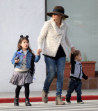 Sarah Michelle Gellar Out With Her Children In Santa Monica 