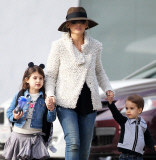 Sarah Michelle Gellar Out With Her Children In Santa Monica 