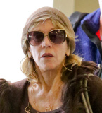 PREMIUM EXCLUSIVE Jane Fonda barely recognizable at LAX