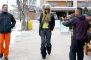 Elle Macpherson brightens Aspen up with her smile