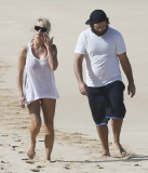 Pamela Anderson & Rick Salomon Enjoy A Beach Stroll In Hawaii 