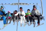 Gwen Stefani, Gavin Rossdale and their boys reach new heights during their winter vacation