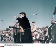 USA : Elvis Presley performs in Tupelo
