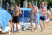 *EXCLUSIVE* **NO WEB** Neil Patrick Harris and David Furnish take the kids paddle boarding