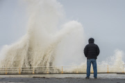 Strong winds in Britain - 09 Jan 2015