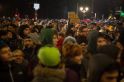 Berliner demonstrieren gegen Pegida