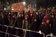 Berliner demonstrieren gegen Pegida