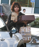 Halle Berry Stops By Bristol Farms With Nahla 