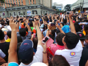 Philippines : Thousands of devotees wait for Pope Francis at Manila Cathedral