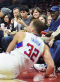 Jennifer Garner and her daughter Violet cheer on the LA Clippers
