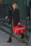 Taylor Swift and her kitties catch a car in the Big Apple
