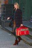 Taylor Swift and her kitties catch a car in the Big Apple